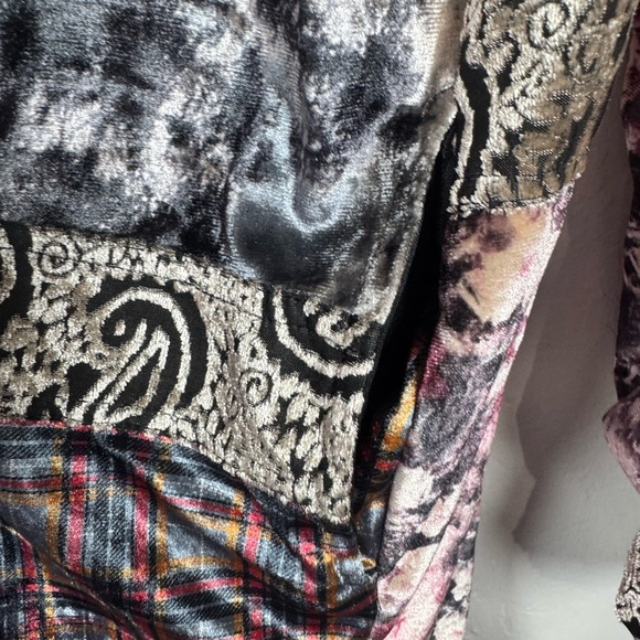 Gimmicks by BKE Limited Edition Multicolor Floral Velvet Cardigan Size Large - Picture 8 of 16